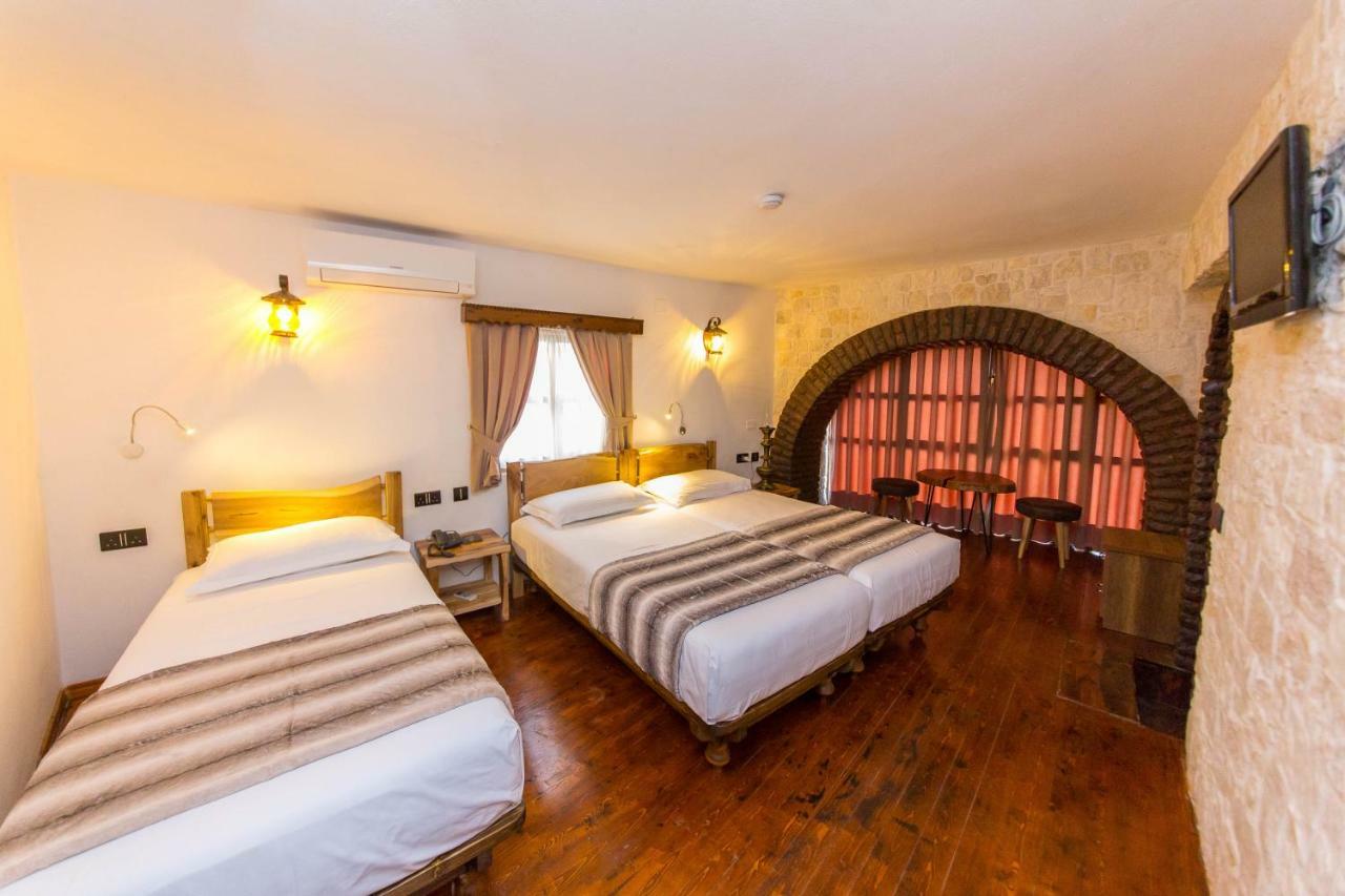 Heraklis Hotel Berat Exterior photo