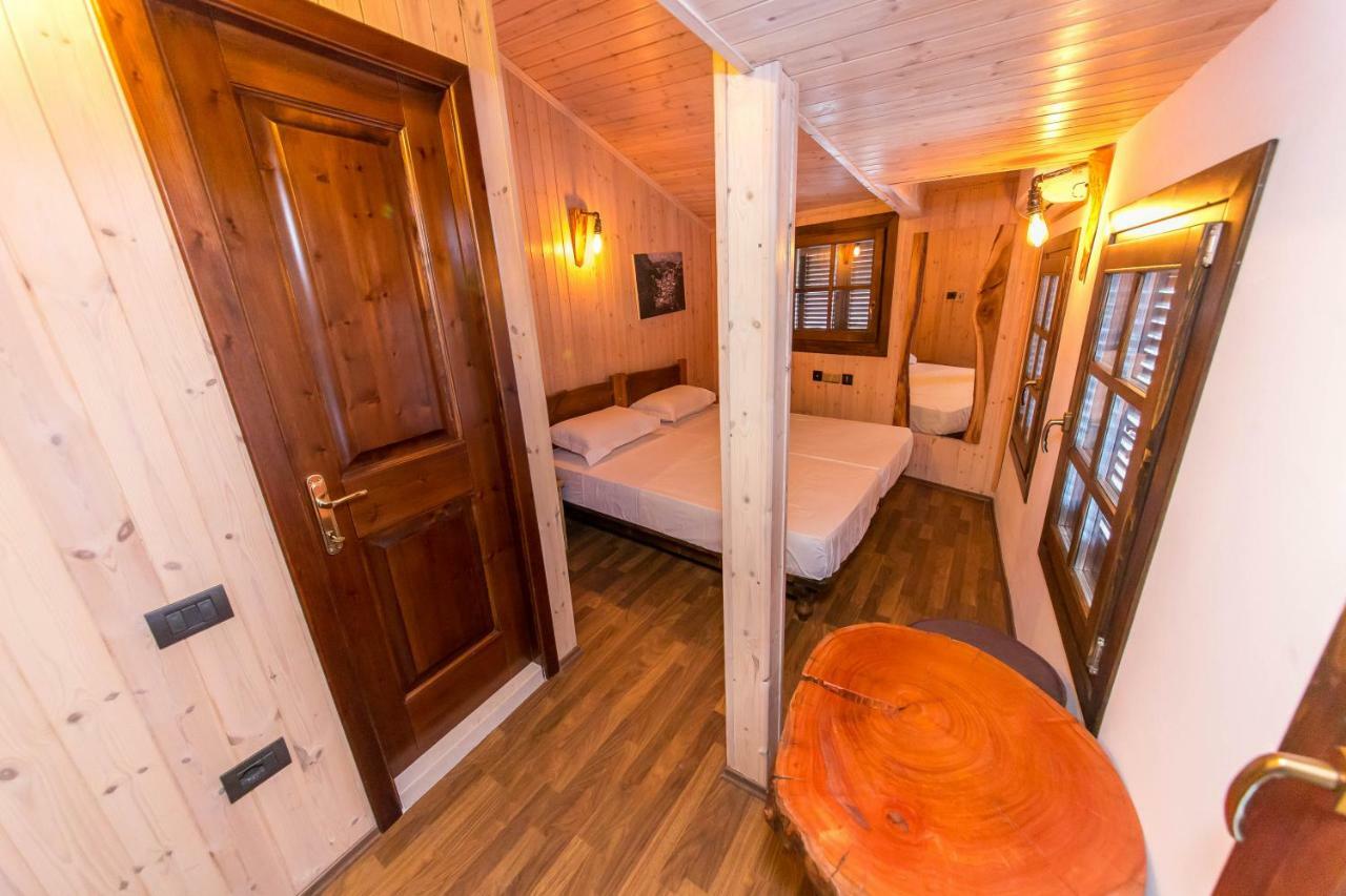 Heraklis Hotel Berat Exterior photo