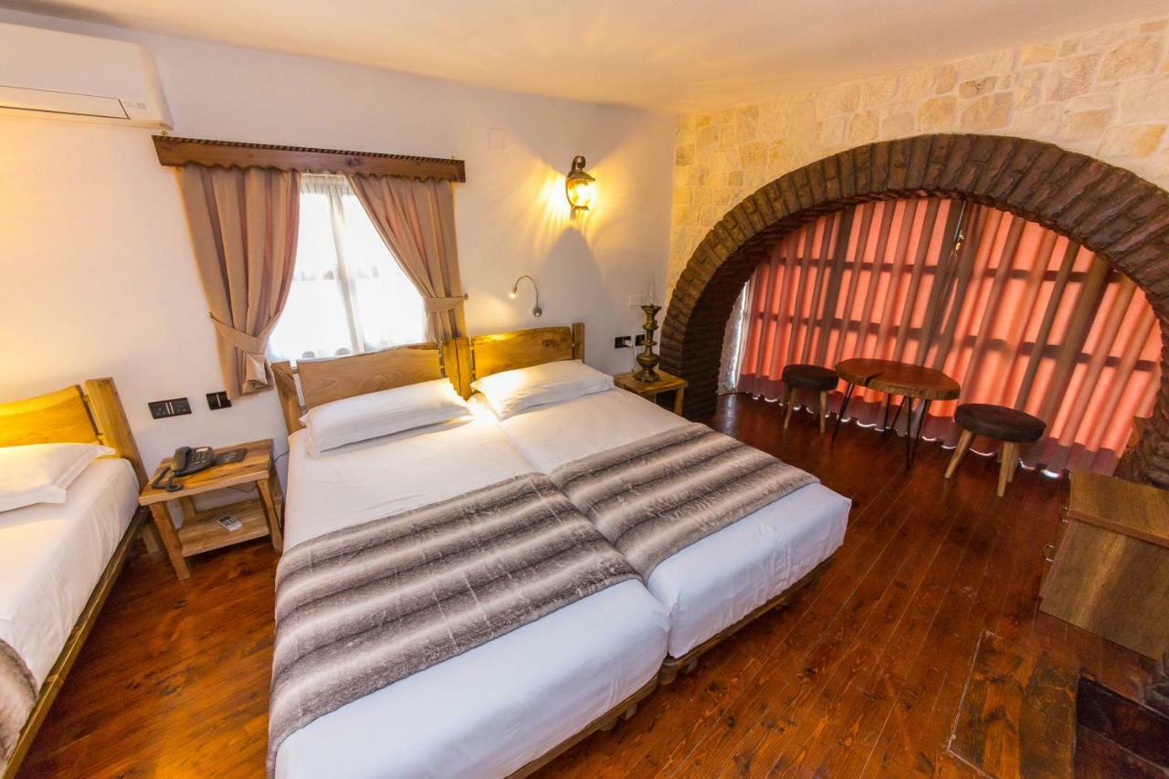 Heraklis Hotel Berat Exterior photo